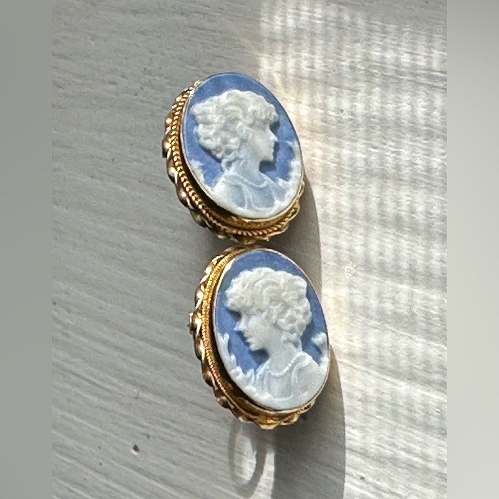 Camio 14k gold earrings